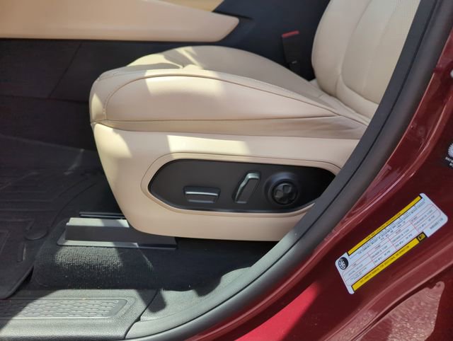 Used 2022 Jeep Grand Cherokee Limited w/ Luxury Tech Group II AWD/4WD image 12