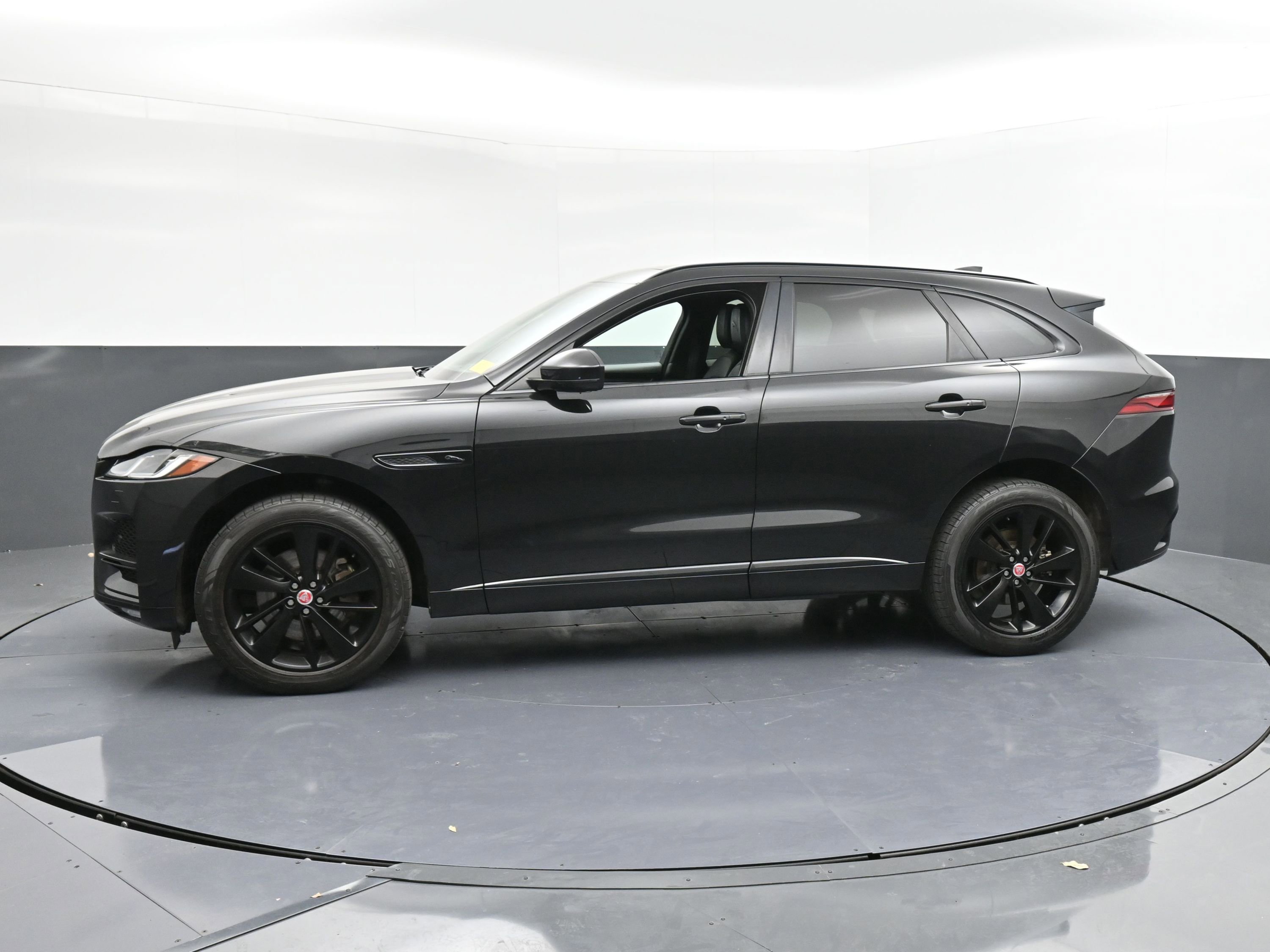 Used 2022 Jaguar F-PACE S image 5