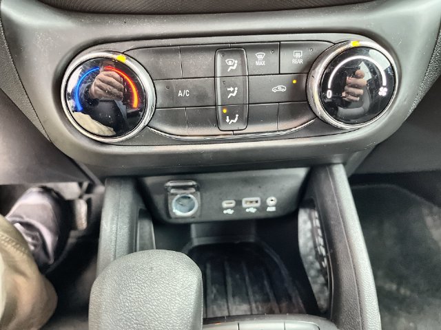 Used 2023 Chevrolet TrailBlazer LS FWD image 18