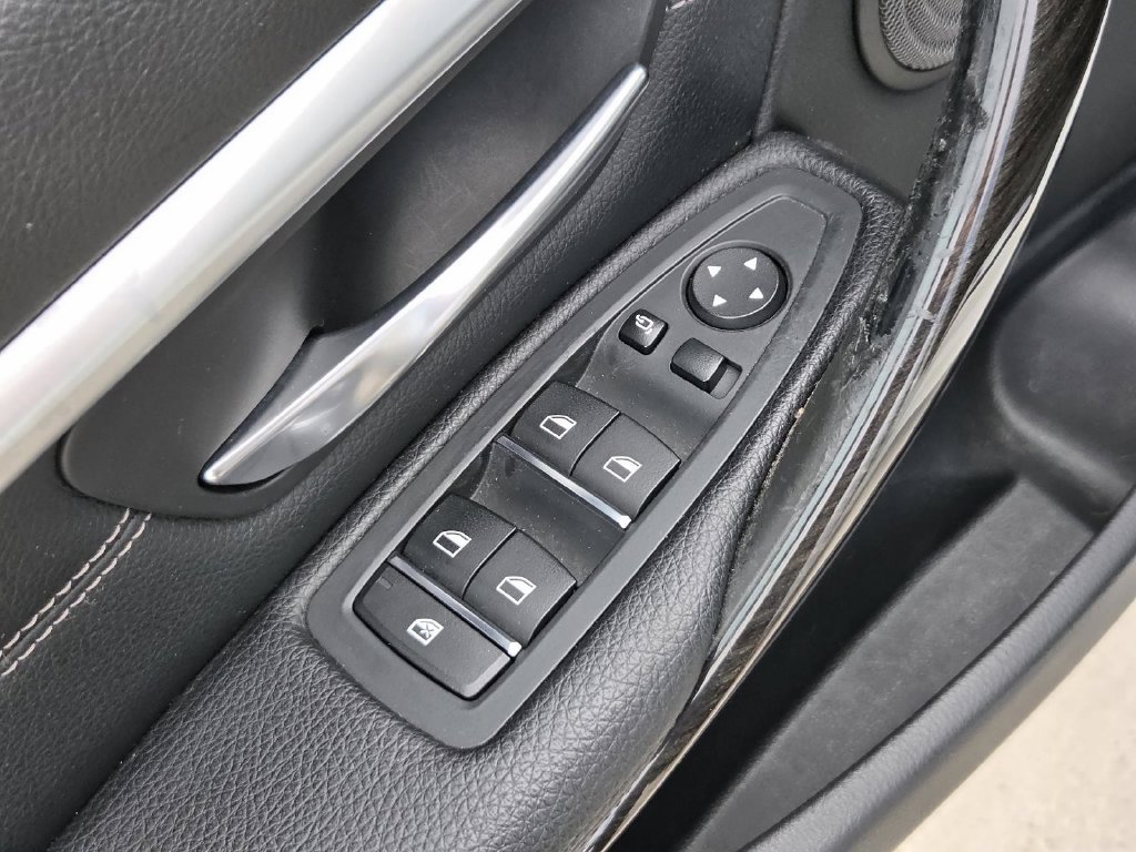 Used 2018 BMW 330i Sedan RWD image 17