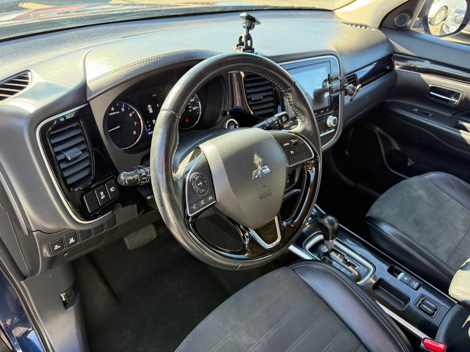 Used 2020 Mitsubishi Outlander SE image 13