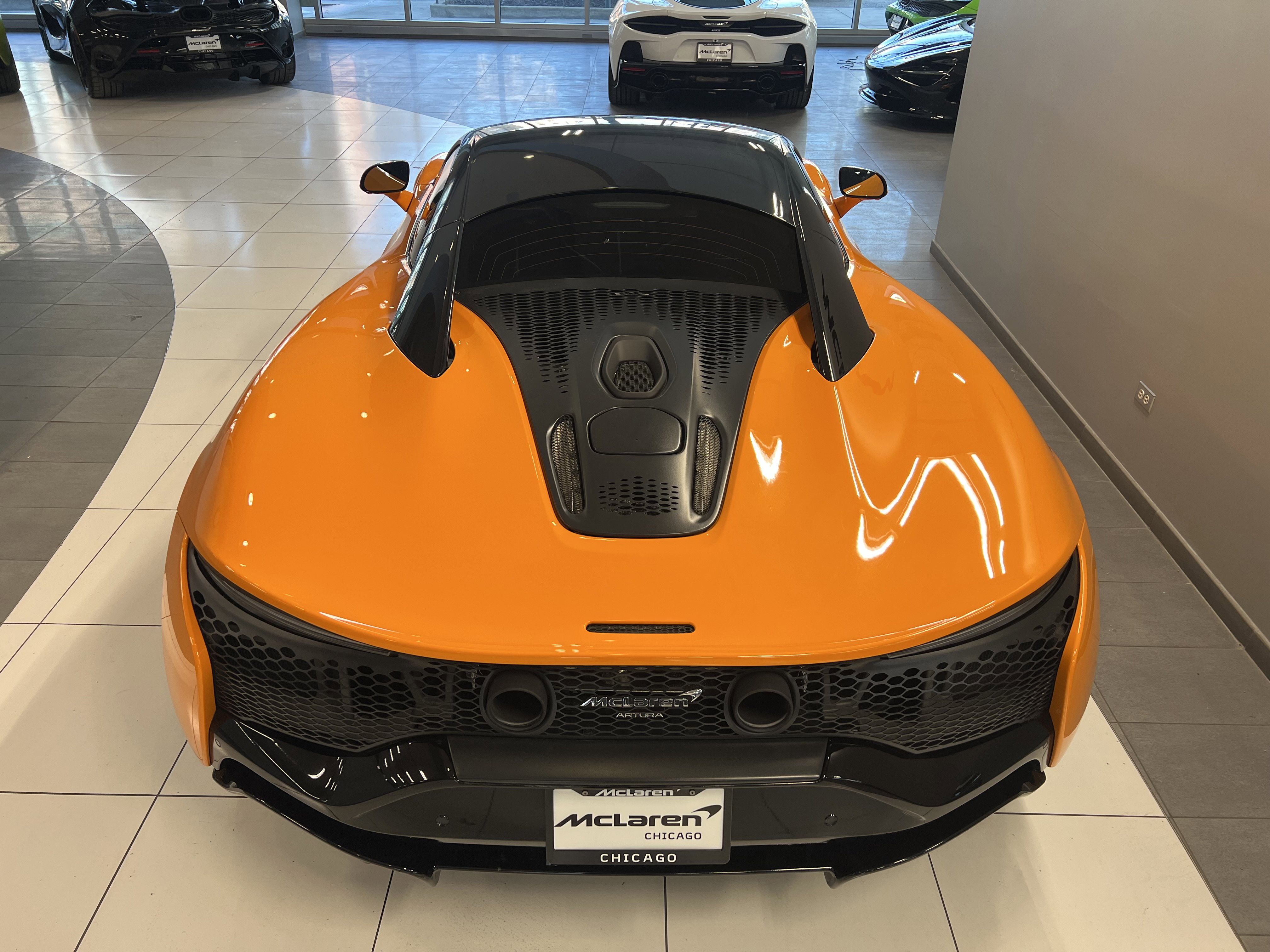 Used 2023 McLaren Artura image 8