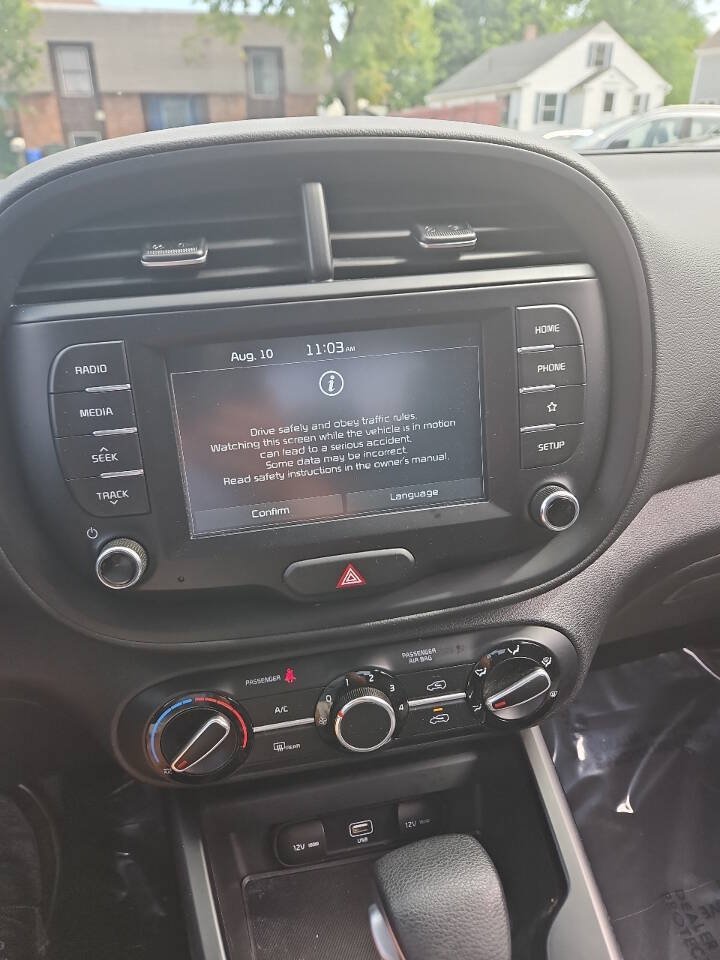 Used 2021 Kia Soul LX FWD image 16