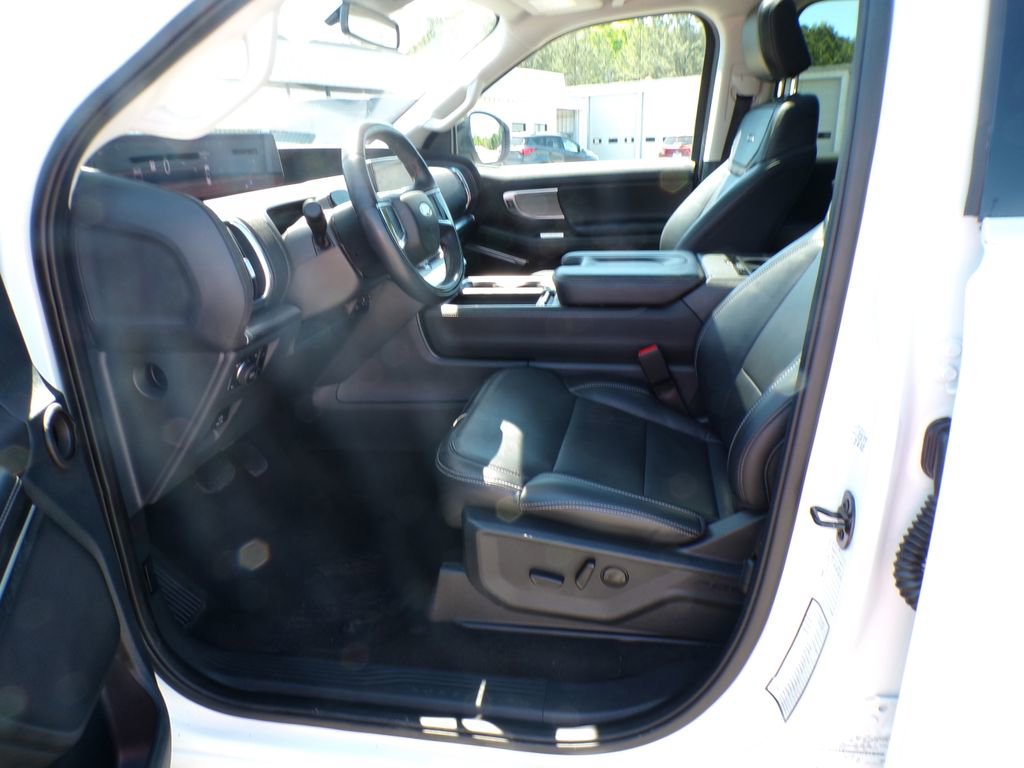 Used 2025 Ford Expedition Max Platinum AWD/4WD image 16