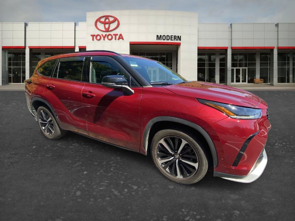 Used 2021 Toyota Highlander XSE FWD image 18