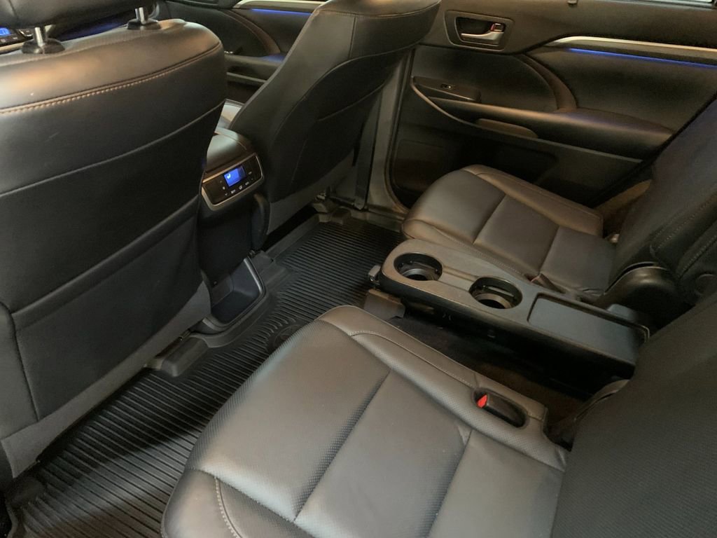 Used 2018 Toyota Highlander Limited image 14