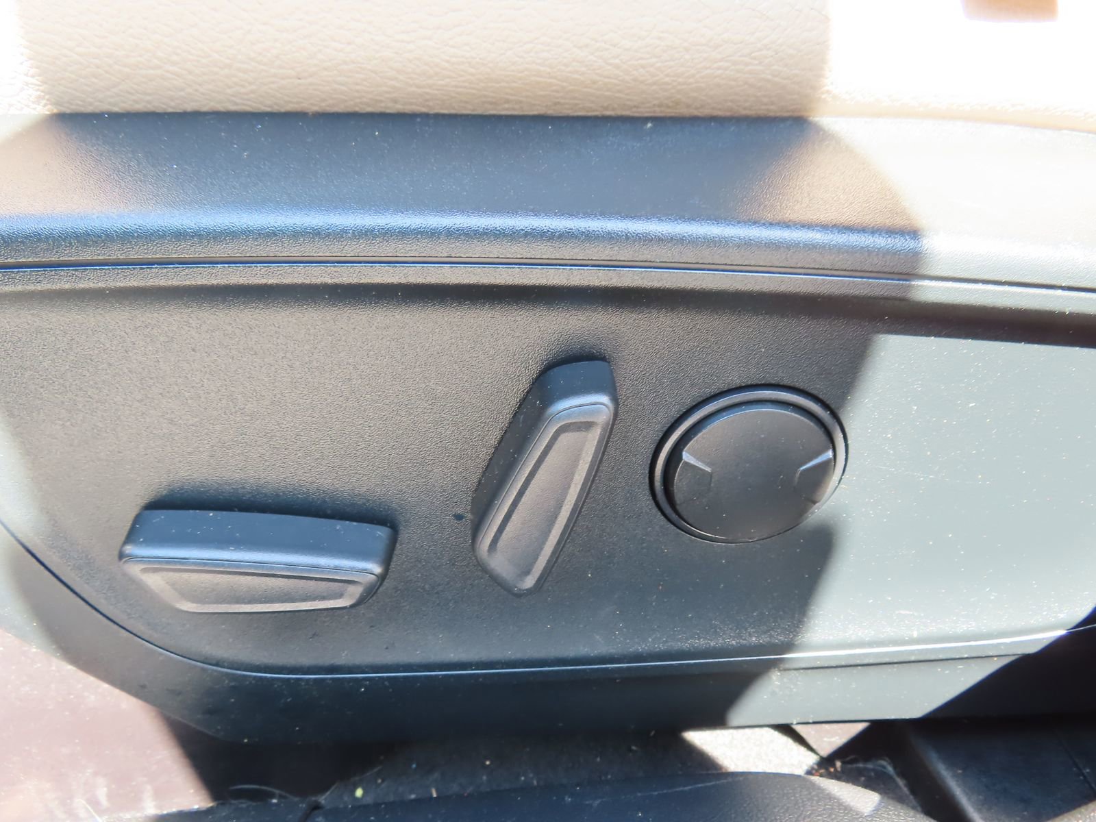 Used 2020 Ford Escape SE Sport image 29