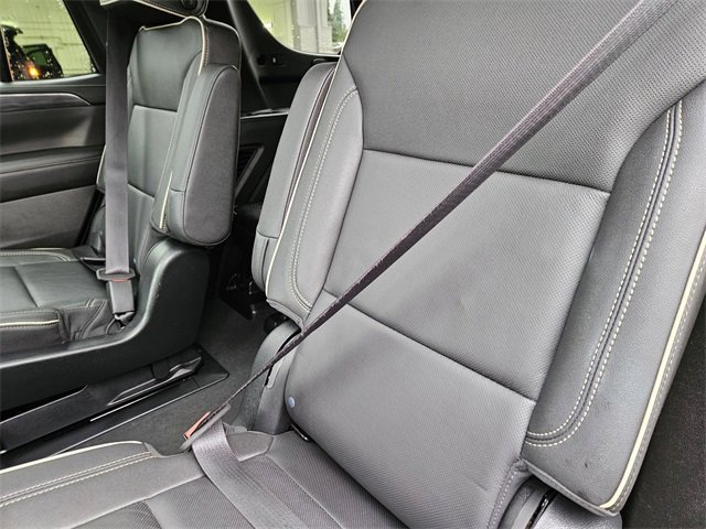 Used 2023 GMC Yukon SLT w/ SLT Premium Package image 16