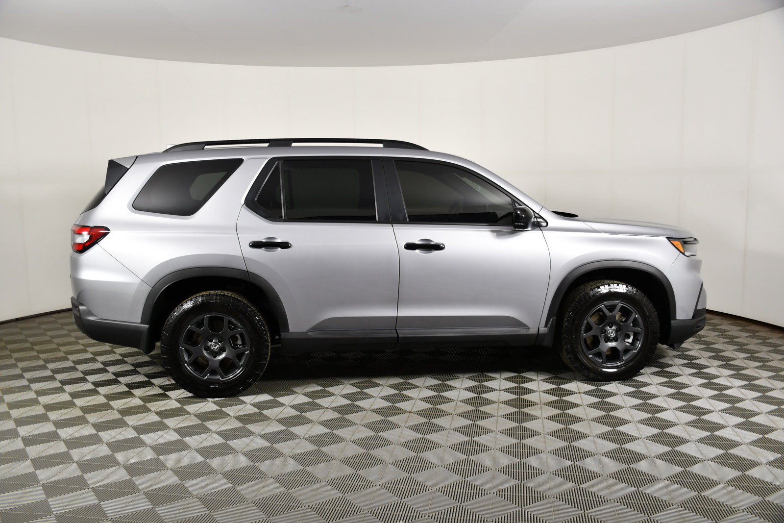 Used 2025 Honda Pilot TrailSport image 5