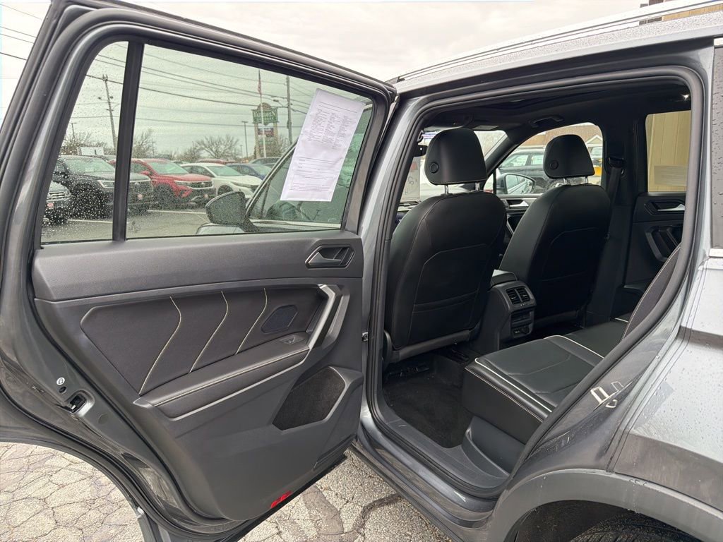 Used 2022 Volkswagen Tiguan SEL R-Line image 36