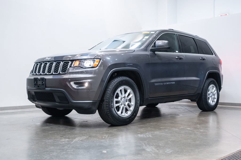 Used 2019 Jeep Grand Cherokee Laredo w/ Security & Convenience Group AWD/4WD image 3
