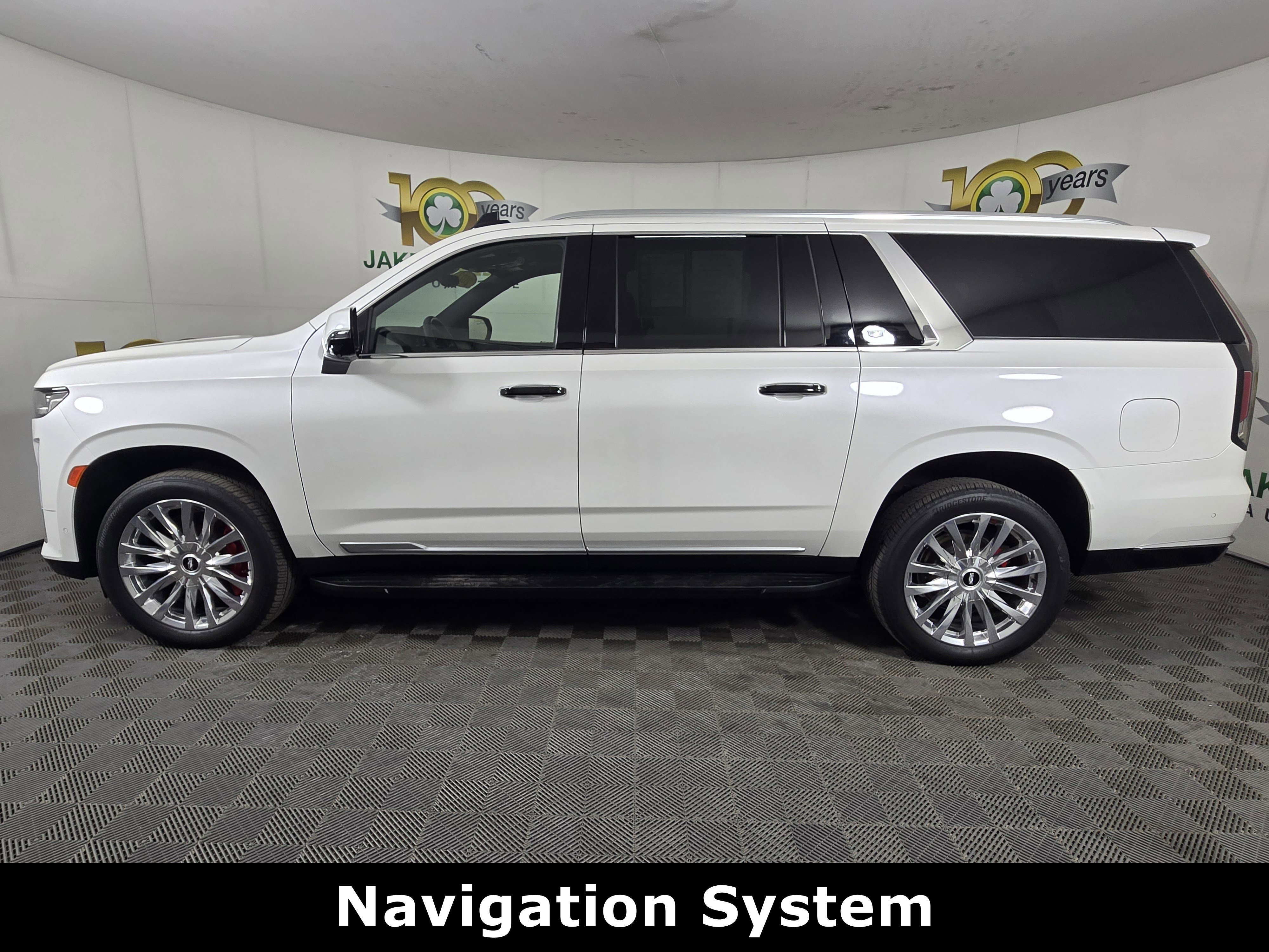 Used 2023 Cadillac Escalade ESV Premium Luxury w/ LPO, Floor Liner Package AWD/4WD image 4