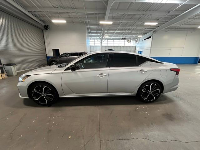 Used 2023 Nissan Altima 2.5 SR FWD image 6