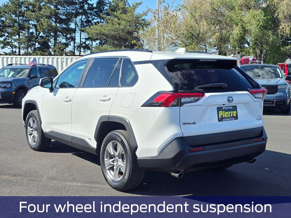 Used 2023 Toyota RAV4 LE AWD/4WD image 4