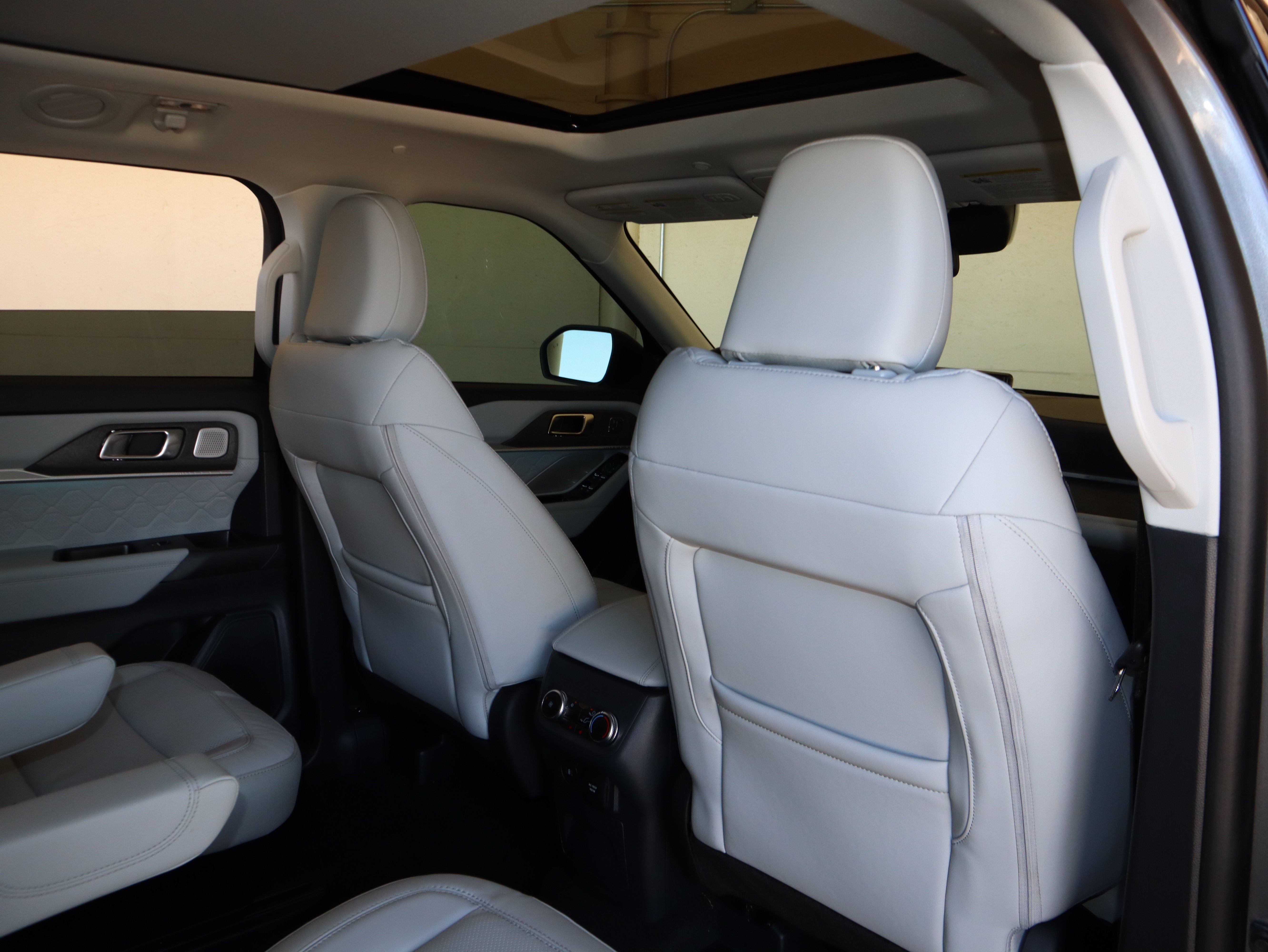 New 2026 Ford Explorer Platinum w/ LUX Leather Package AWD/4WD image 44