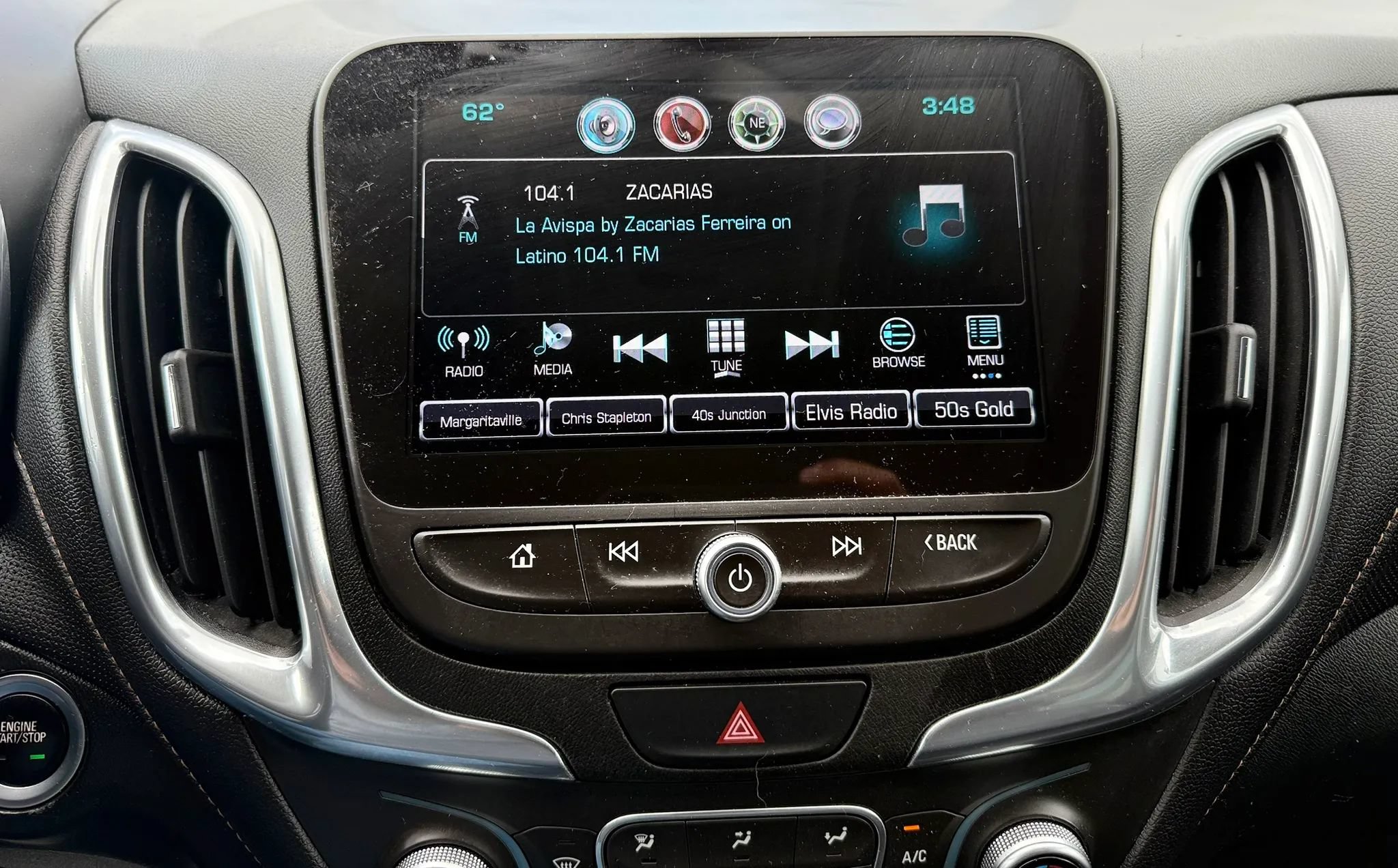 Used 2018 Chevrolet Equinox Premier AWD/4WD image 16