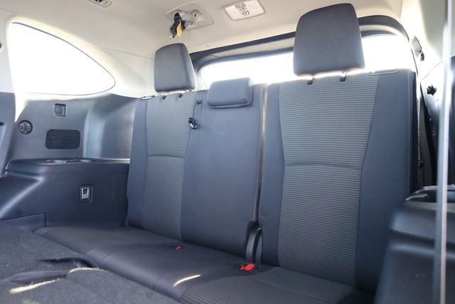 Used 2024 Toyota Highlander LE image 25