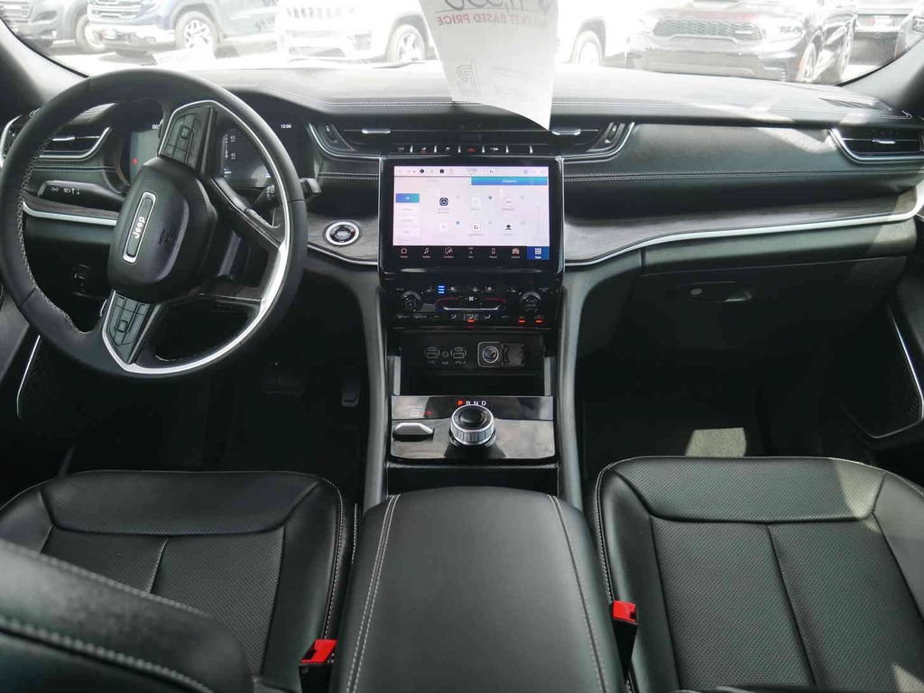 Certified 2025 Jeep Grand Cherokee Limited w/ Luxury Tech Group II AWD/4WD image 6