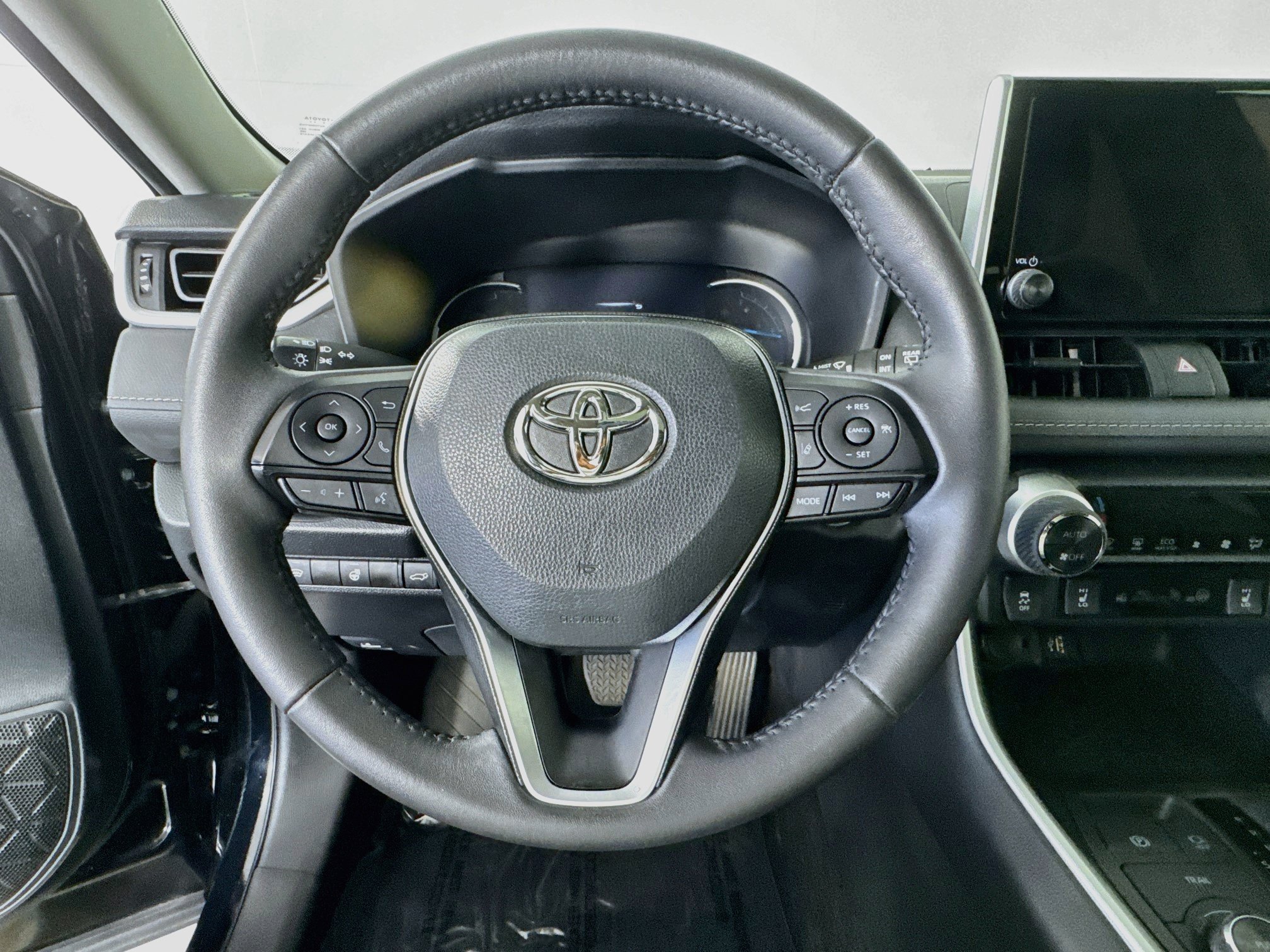 Used 2023 Toyota RAV4 XLE w/ Convenience Package AWD/4WD image 11