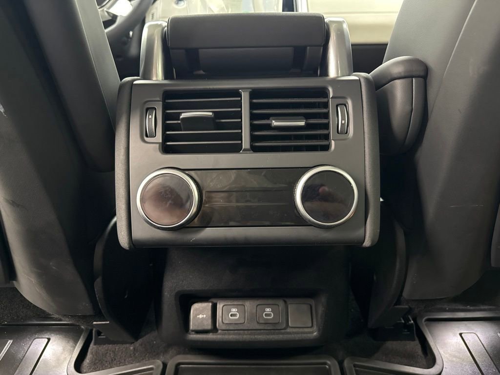 Used 2025 Land Rover Discovery Dynamic SE AWD/4WD image 15