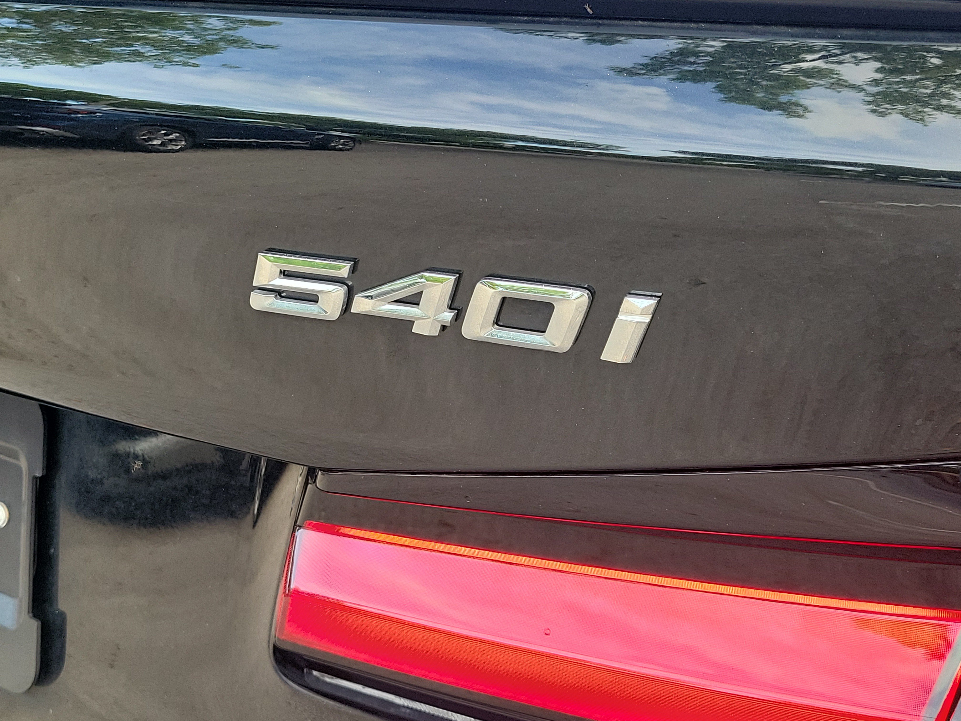 Used 2023 BMW 540i w/ M Sport Package RWD image 5
