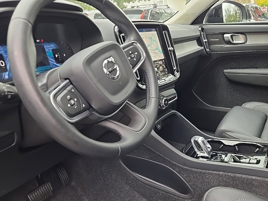 Certified 2025 Volvo XC40 B5 Ultra AWD/4WD image 18