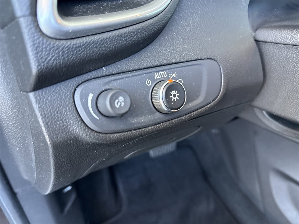 Used 2022 Chevrolet Trax LT w/ Driver Confidence Package image 21