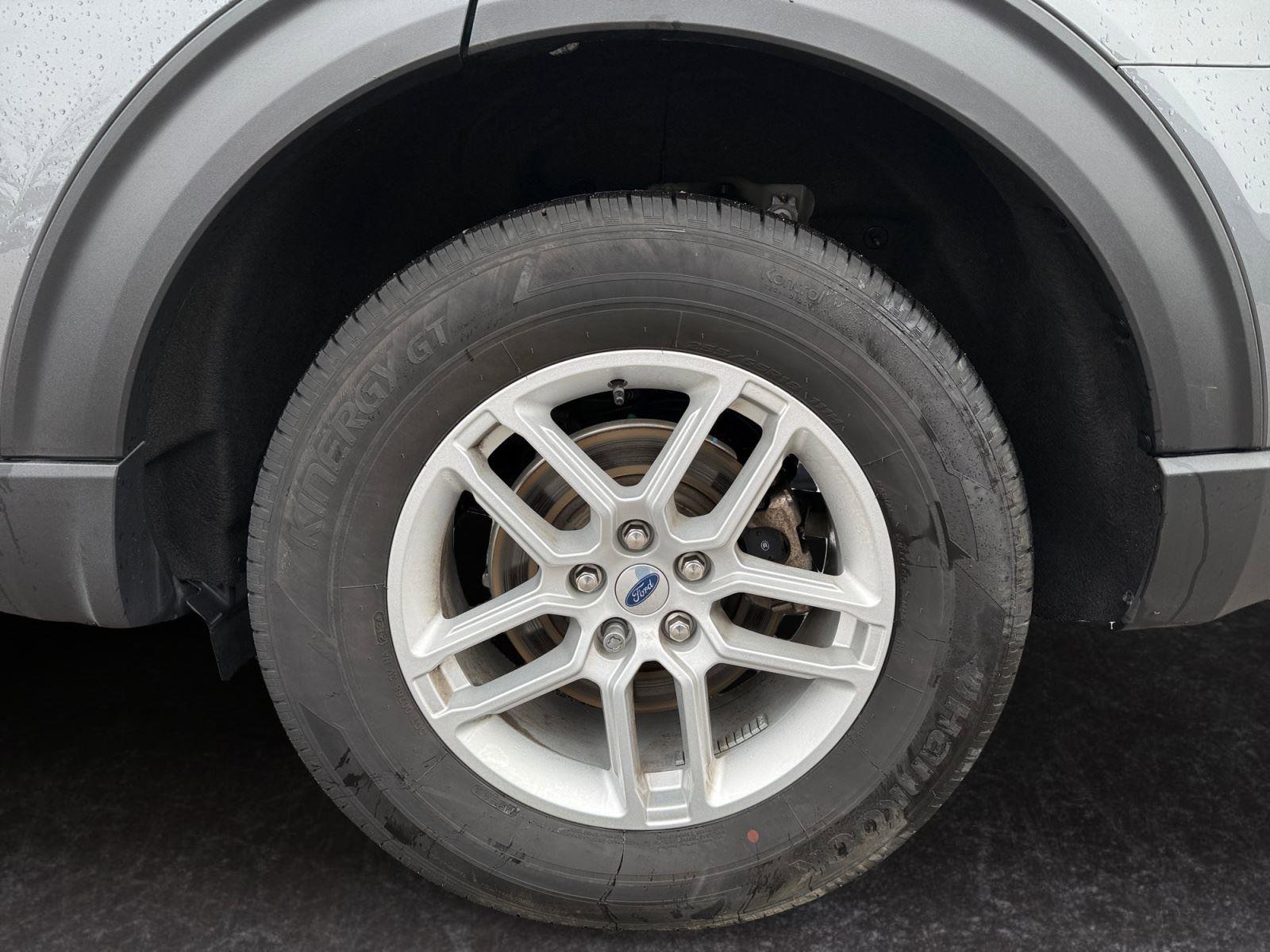 Used 2025 Ford Explorer Active AWD/4WD image 29