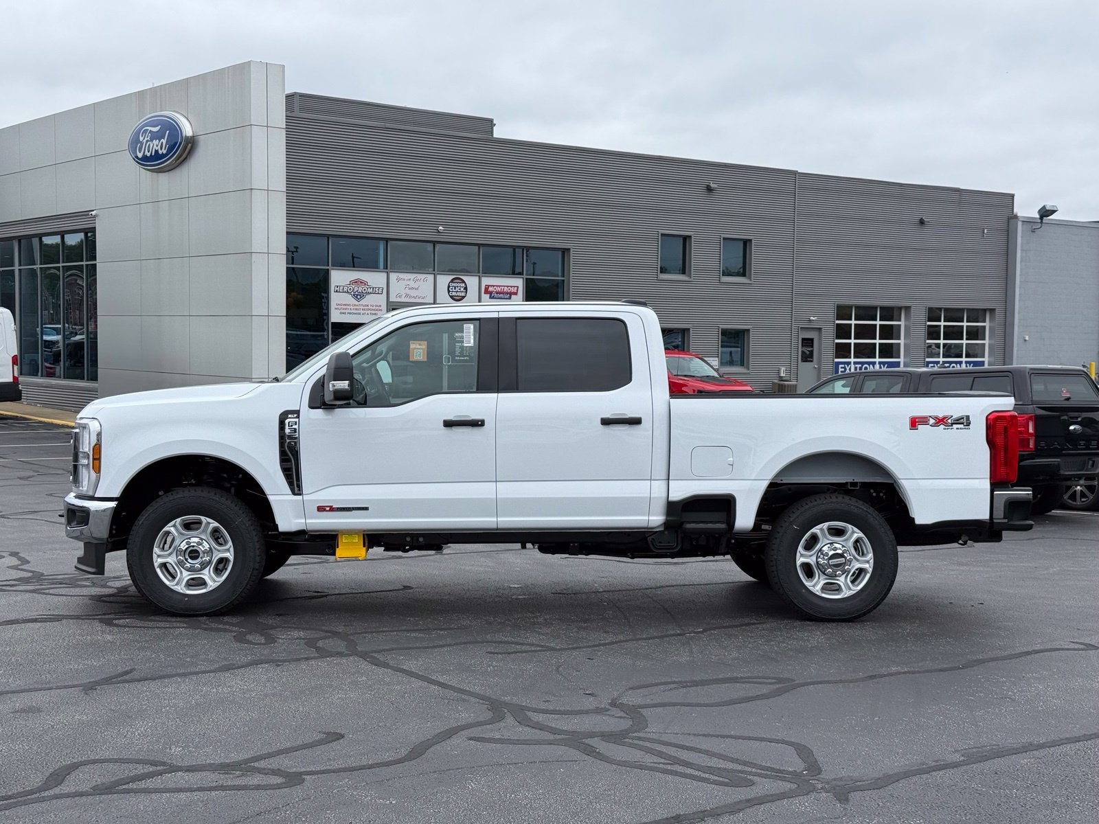 New 2027 Ford F350 XLT w/ FX4 Off-Road Package AWD/4WD image 3