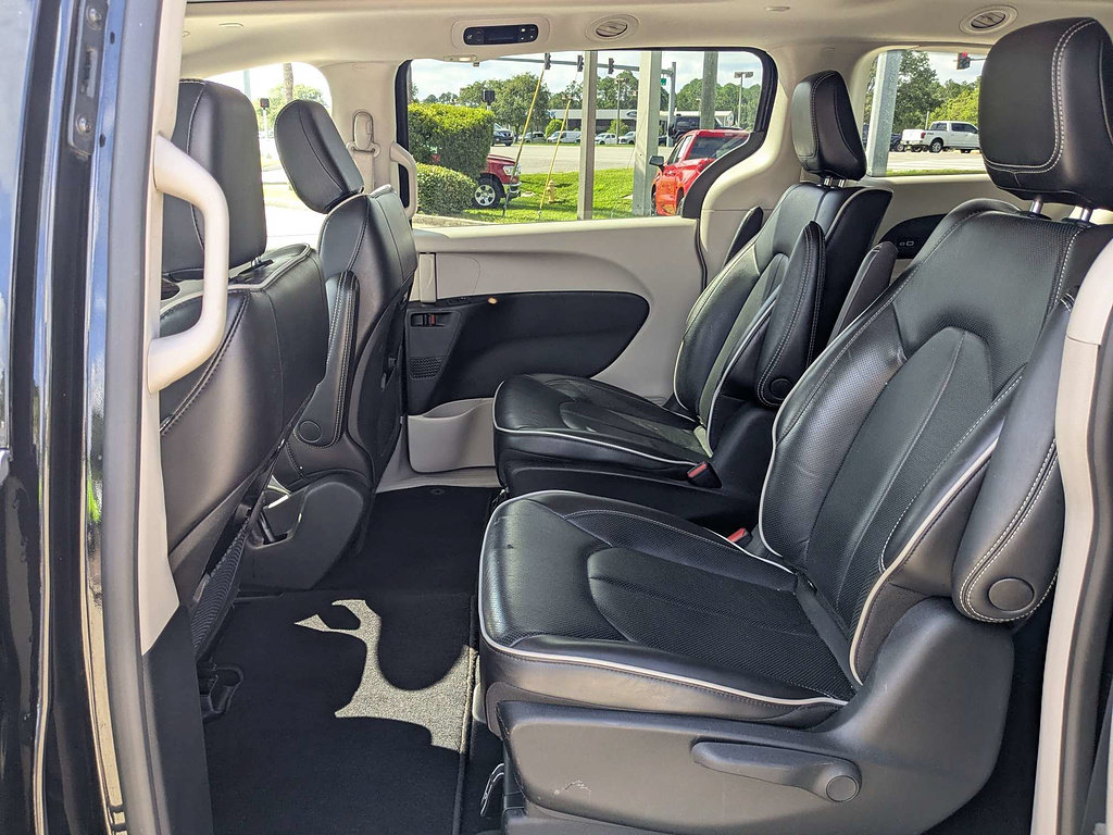 Certified 2023 Chrysler Pacifica Limited FWD image 14