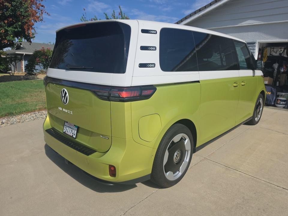 Certified 2025 Volkswagen ID. Buzz Pro S Plus AWD/4WD image 9