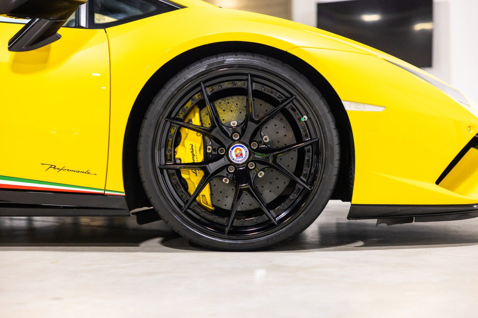 Used 2018 Lamborghini Huracan Performante image 27