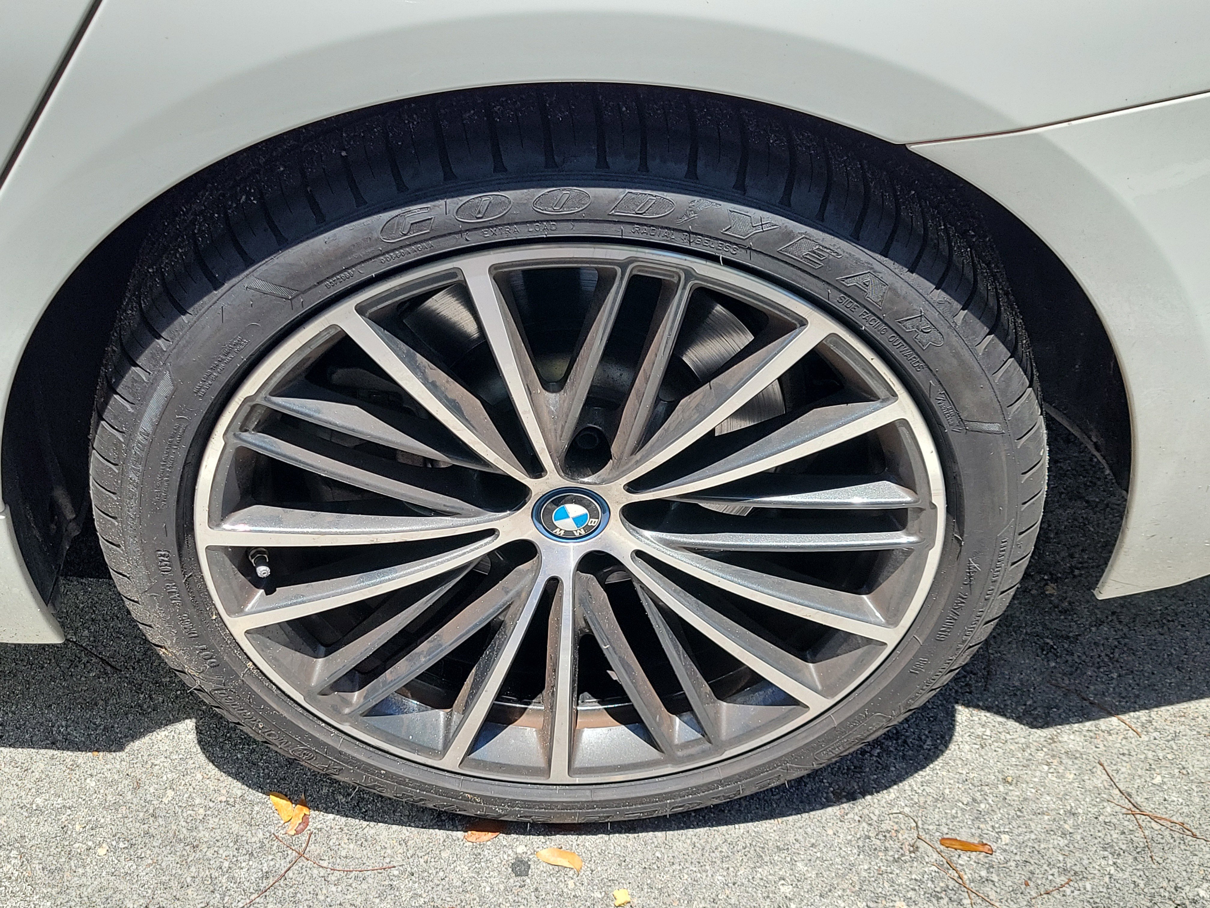 Certified 2023 BMW 530e xDrive w/ Premium Package AWD/4WD image 5