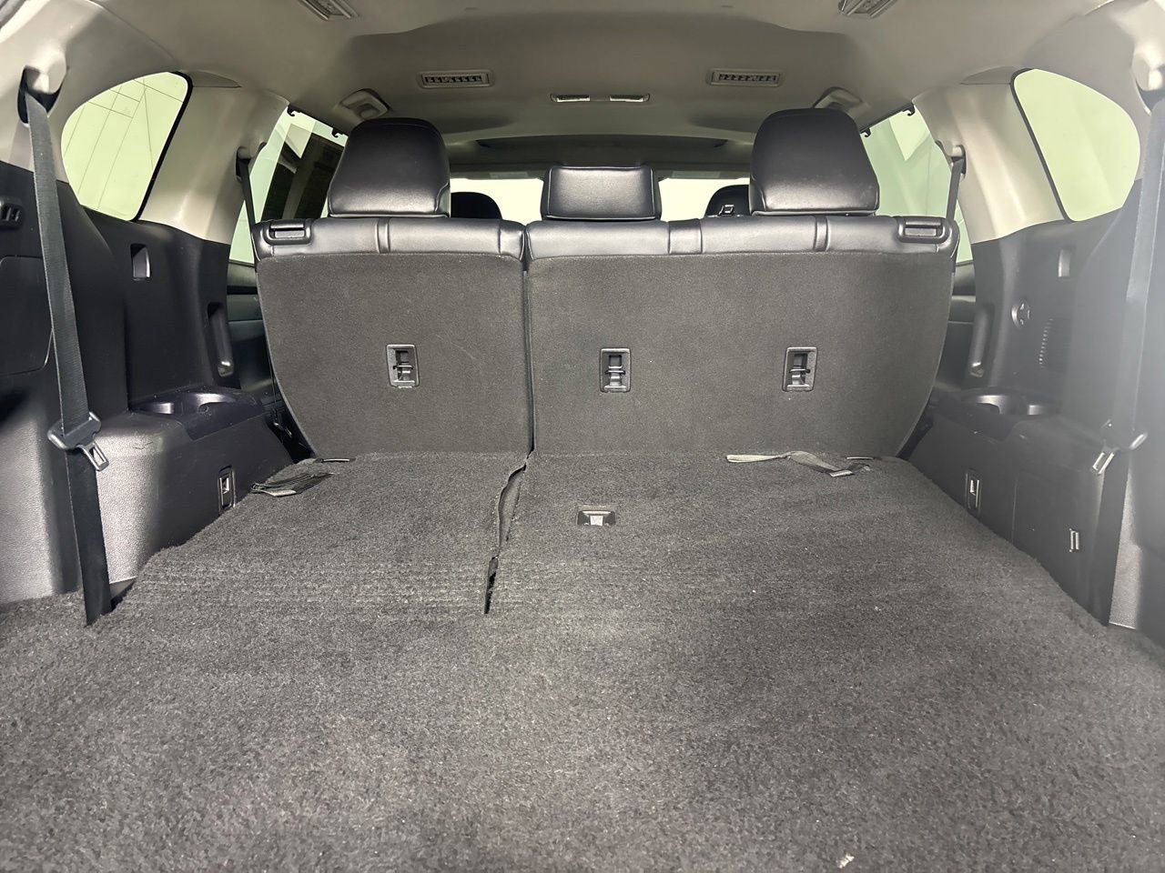 Used 2021 Toyota Highlander XLE FWD image 28