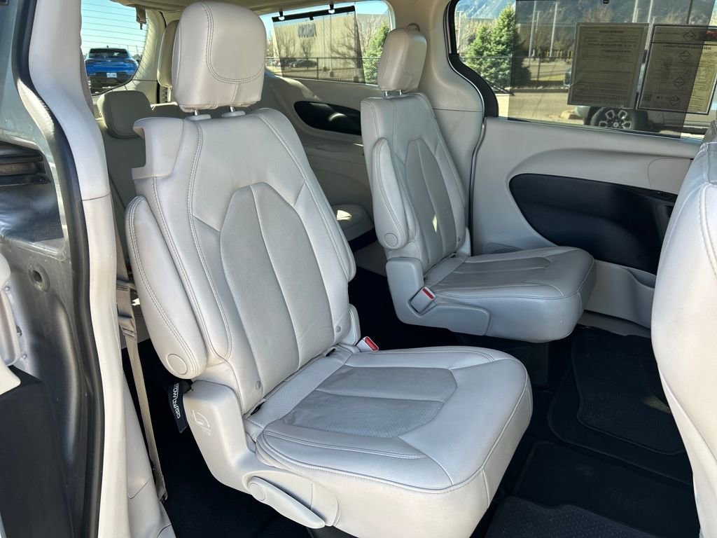 Used 2021 Chrysler Pacifica Touring-L image 23