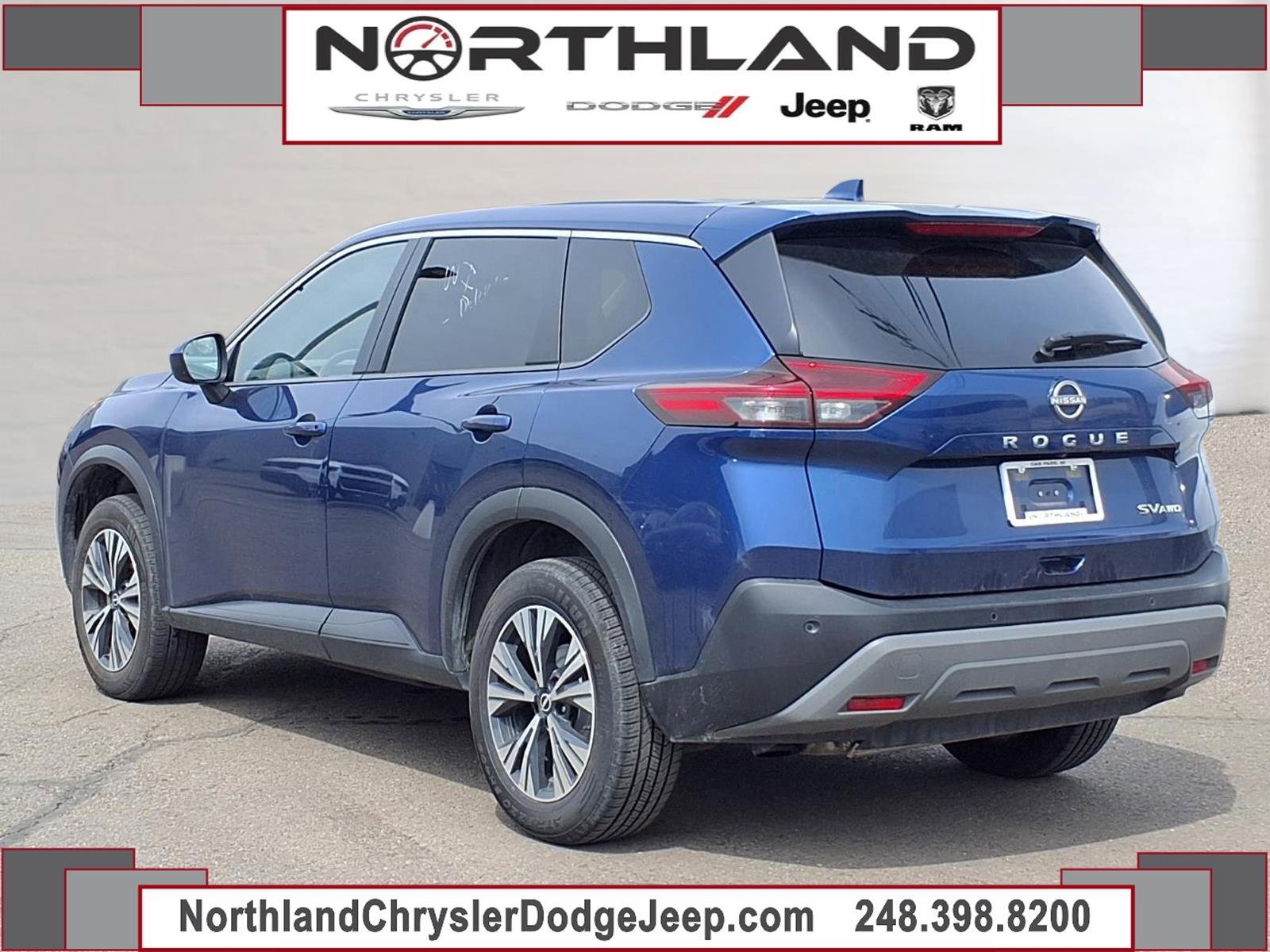 Used 2023 Nissan Rogue SV AWD/4WD image 2