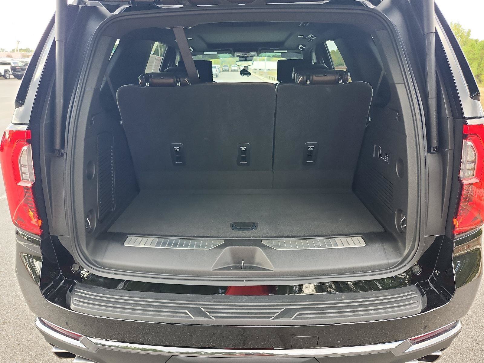 Certified 2025 GMC Yukon Denali Ultimate AWD/4WD image 13