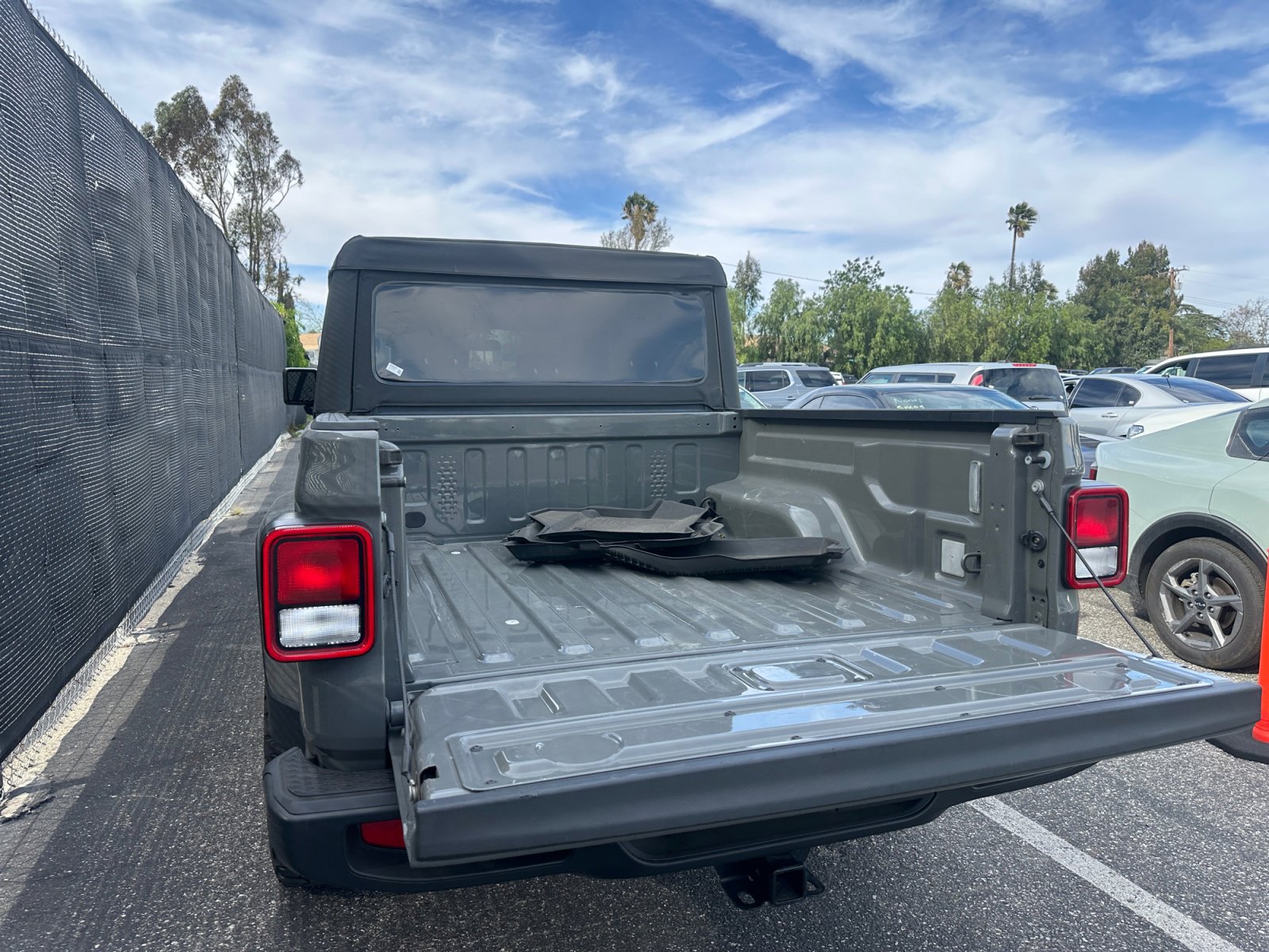Used 2023 Jeep Gladiator Sport AWD/4WD image 30