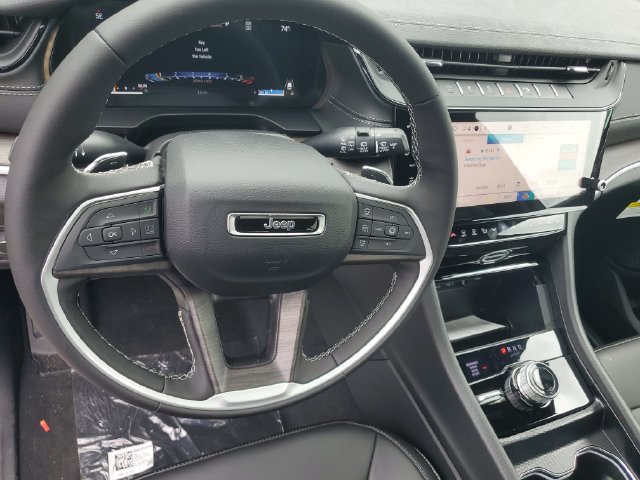 New 2026 Jeep Grand Cherokee L Limited w/ Limited Altitude Package AWD/4WD image 19