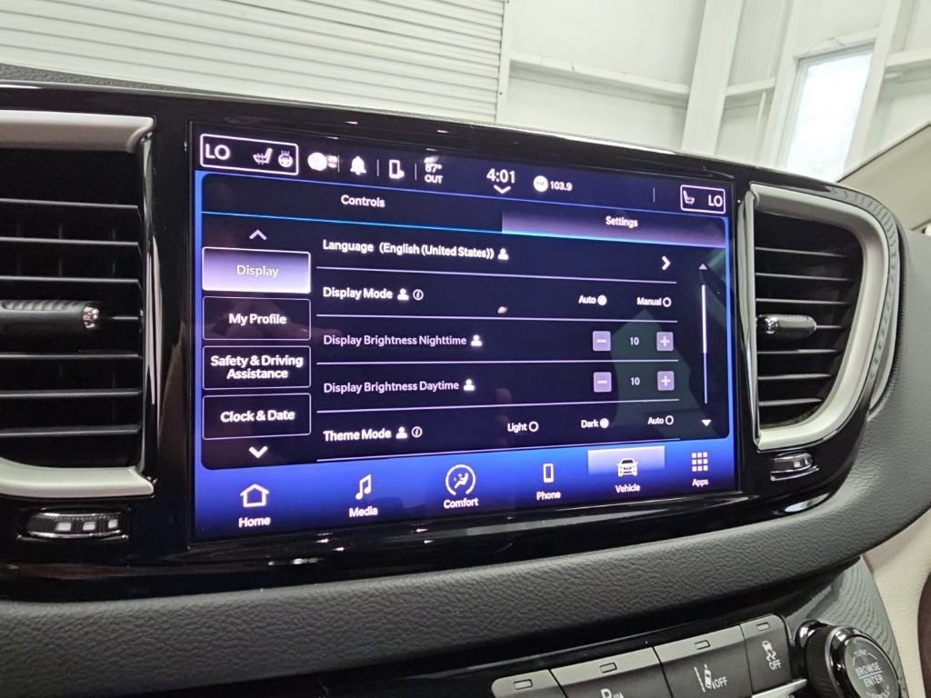 Used 2023 Chrysler Pacifica Touring-L FWD image 17