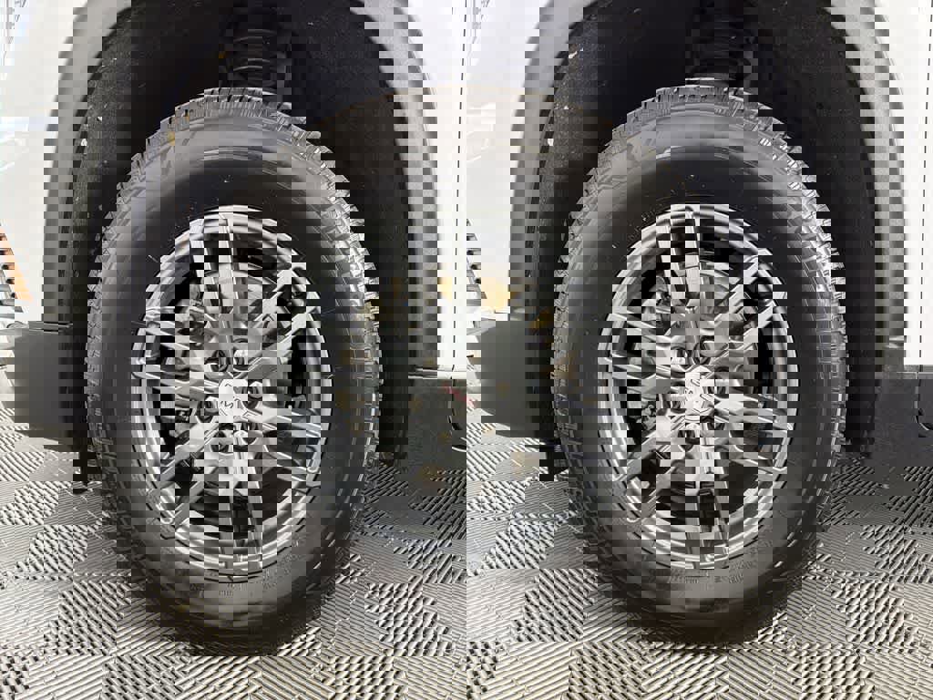 New 2025 GMC Acadia Elevation image 17