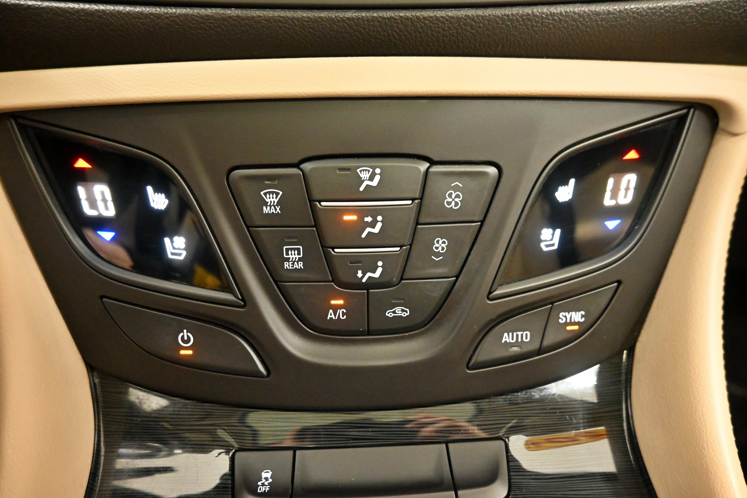 Used 2017 Buick Envision Premium AWD/4WD image 18