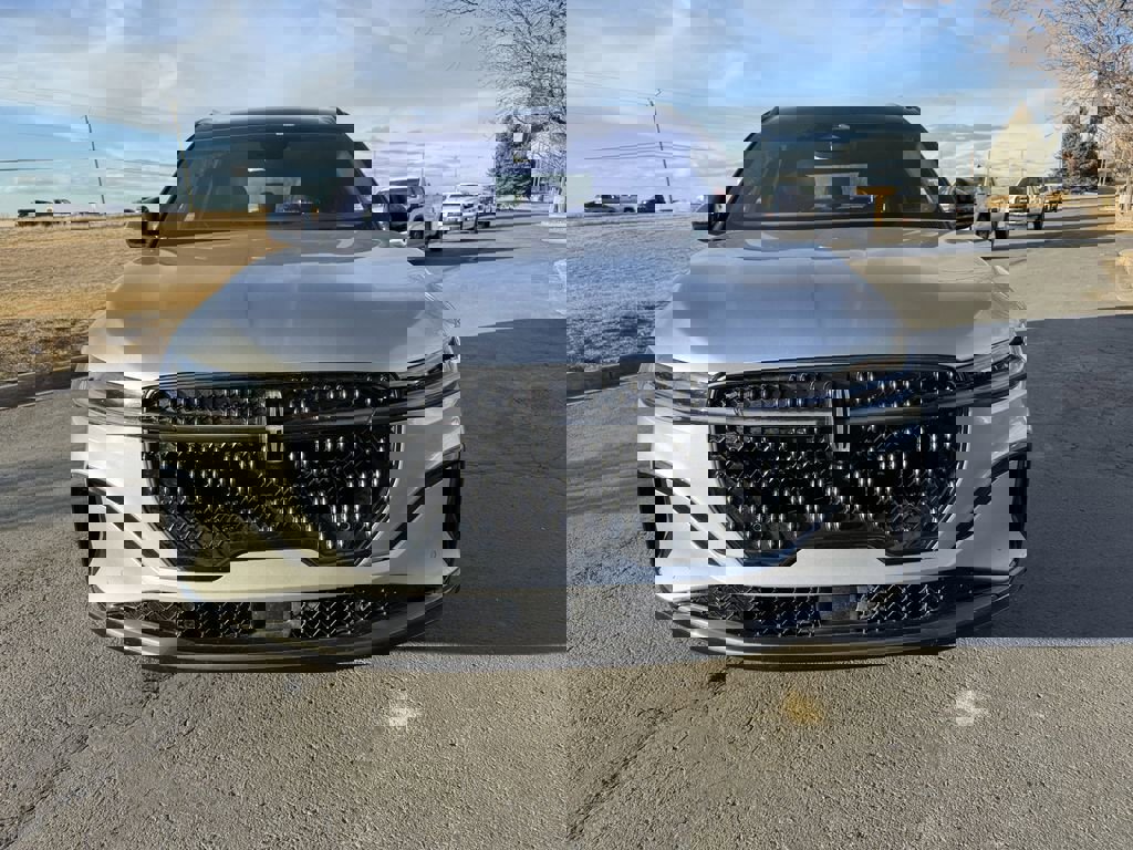 Used 2024 Lincoln Nautilus Reserve w/ Equipment Group 202A image 2