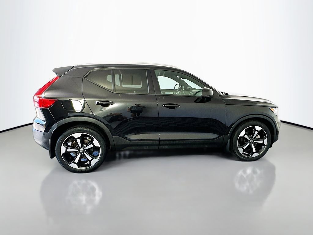 Used 2019 Volvo XC40 T5 Momentum image 8