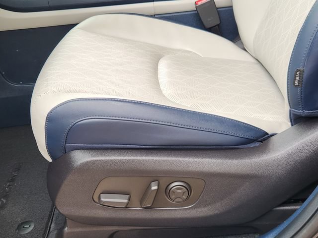 Used 2026 Kia Carnival EX FWD image 23