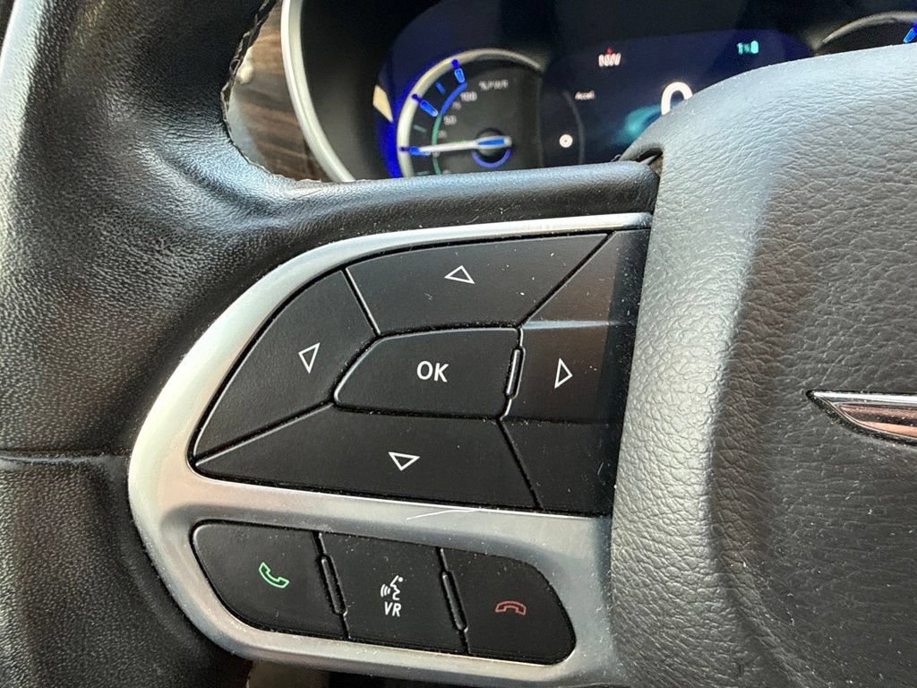 Used 2022 Chrysler Pacifica Limited FWD image 21