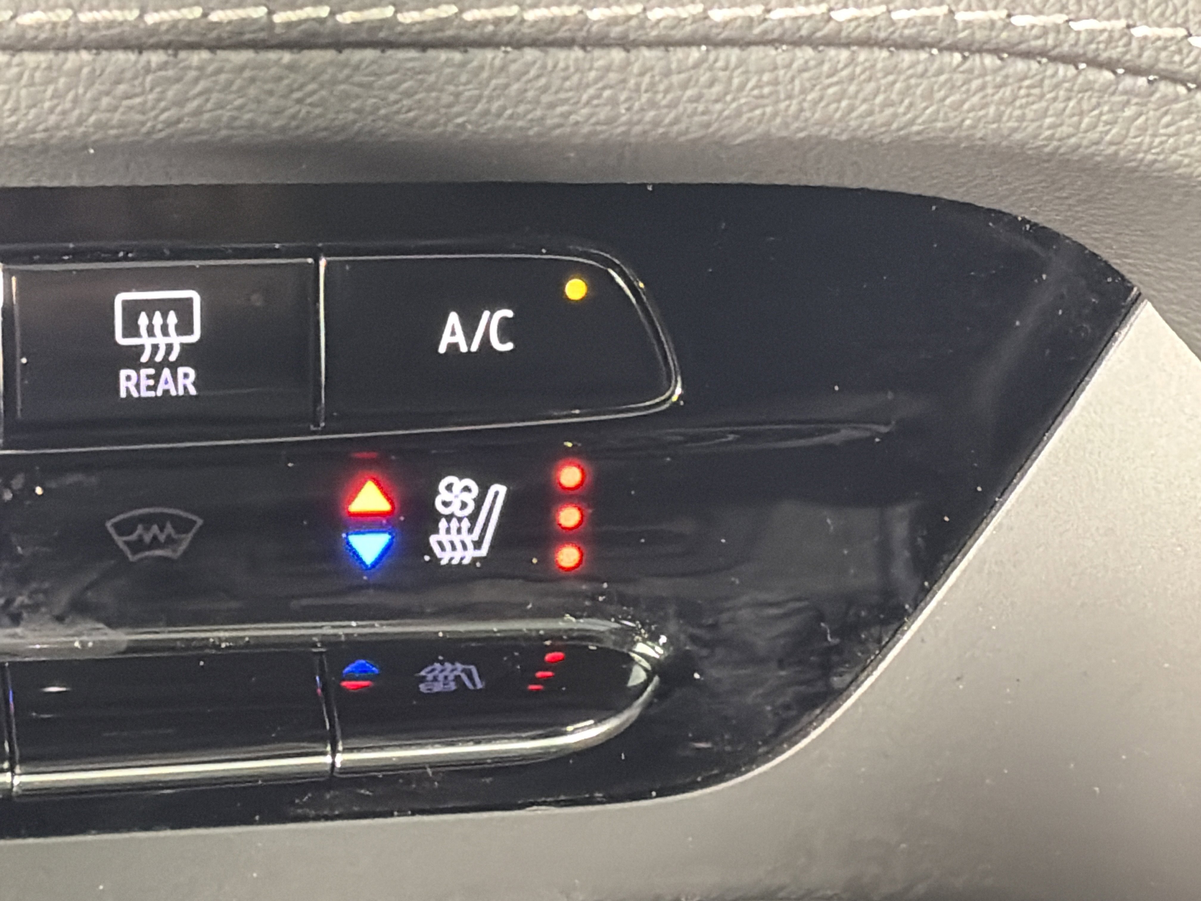 Used 2023 Buick Envision Avenir image 28