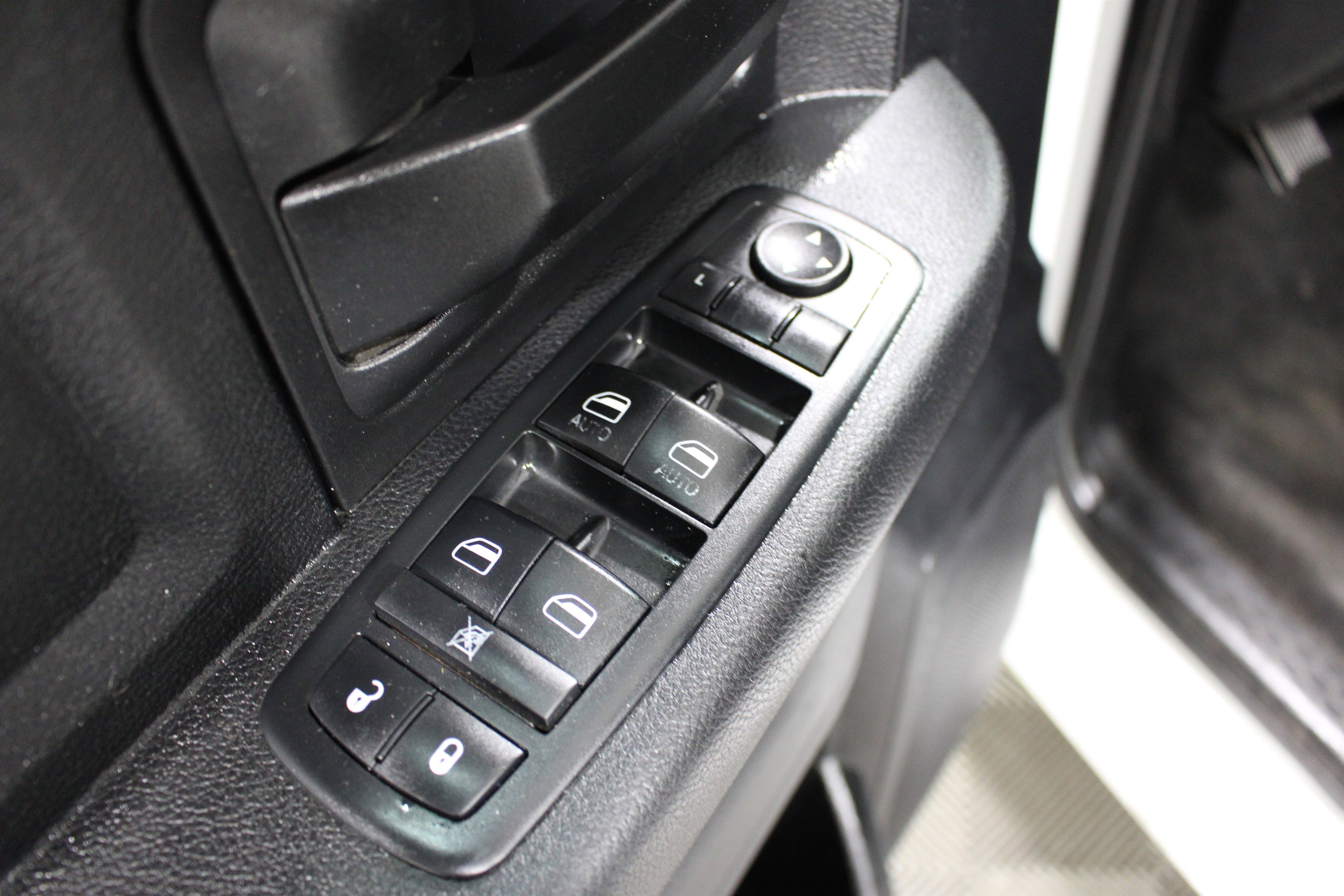 Used 2013 RAM 2500 Tradesman w/ Chrome Appearance Group AWD/4WD image 4