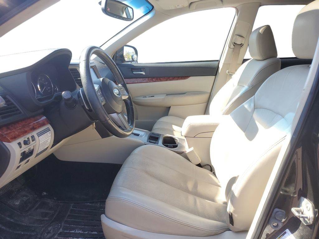 Used 2011 Subaru Outback 2.5i Limited AWD/4WD image 8