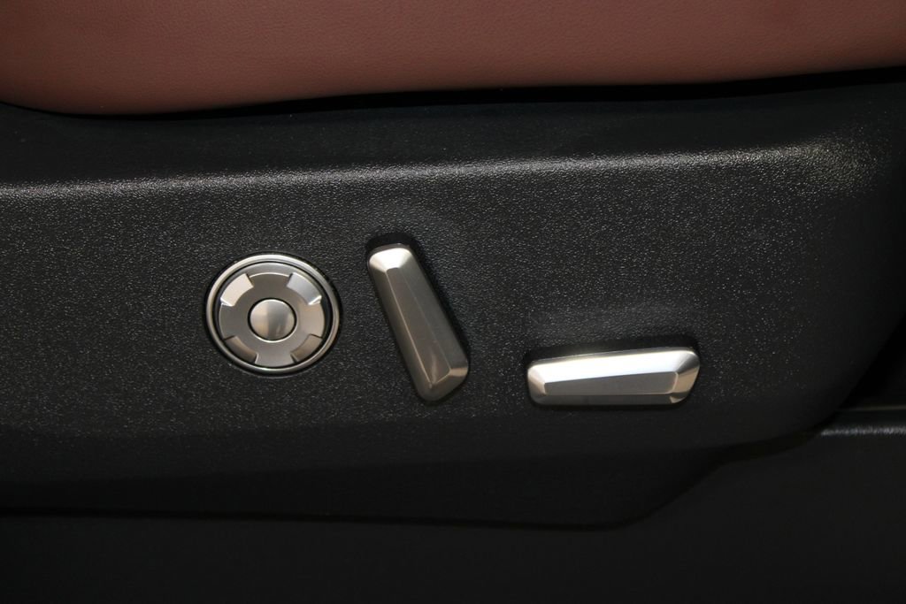 Used 2025 Lincoln Navigator Reserve image 35